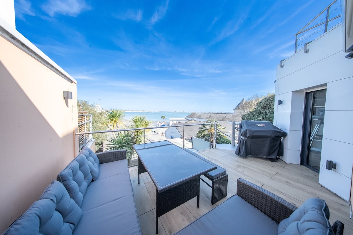  immobilier  Villa pieds dans l'eau - vue mer & jacuzzi
