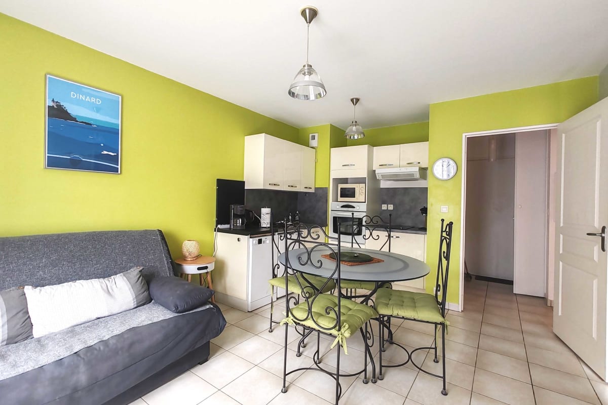 Appartement   Appartement  à 10 minutes de la plage - balcon