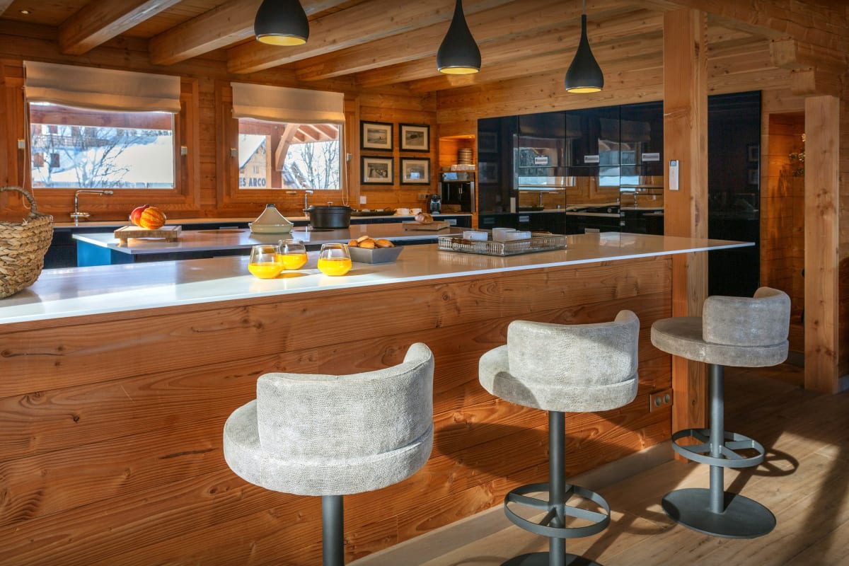 Chalet   Chalet pour 15 au pied des pistes, avec piscine et sauna - OVO Network