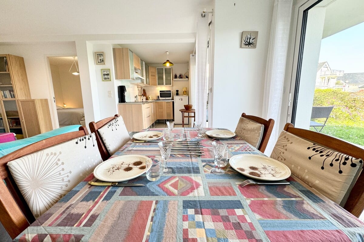 Appartement   Bel appartement face à la mer – Terrasse et jardin