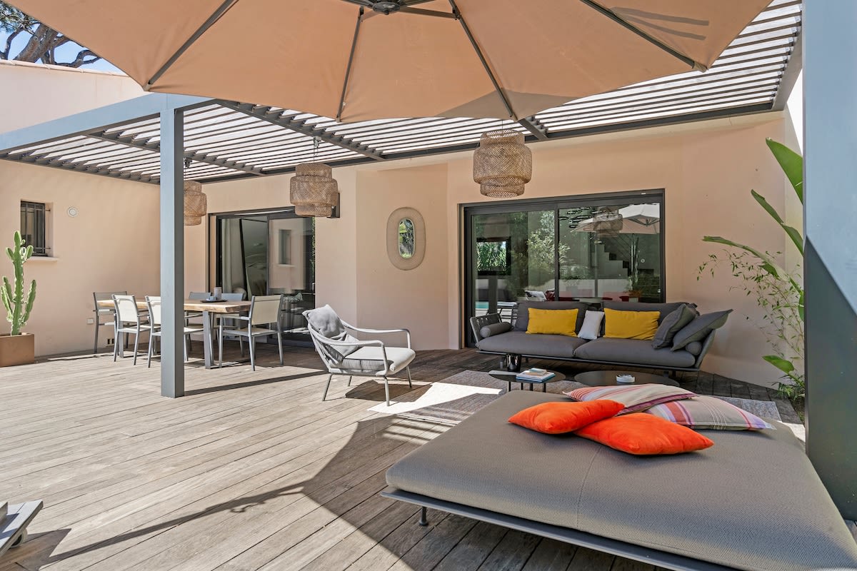  immobilier  Villa d’Architecte à Gassin • Piscine • Calme Absolu