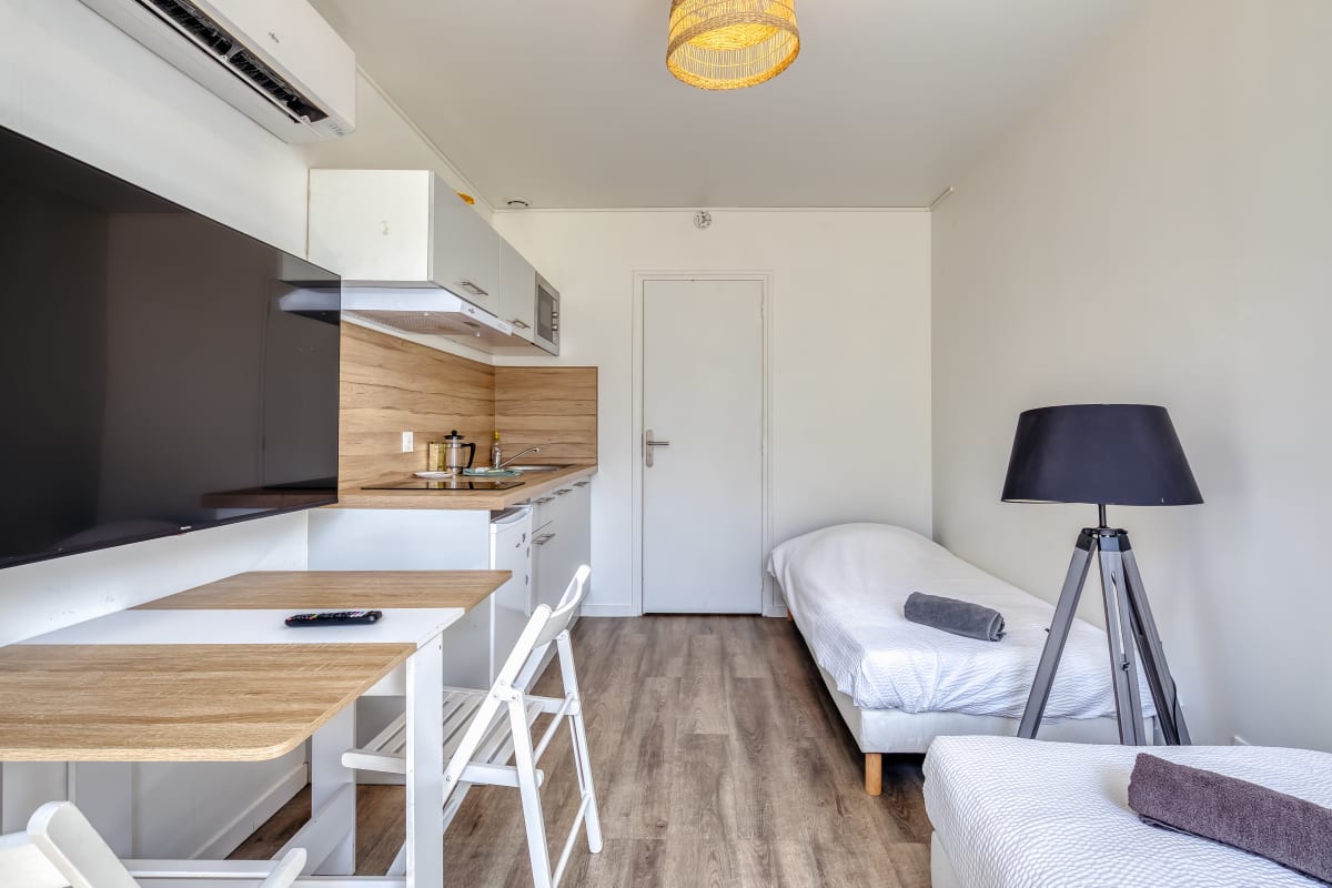 SER2 studio avec WIFI et Parking 