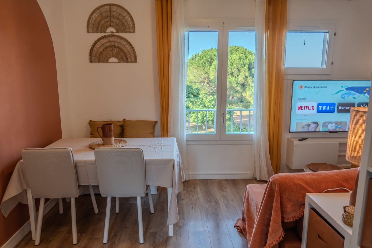 Immobilier Charmant studio avec terrasse proche des plages  
