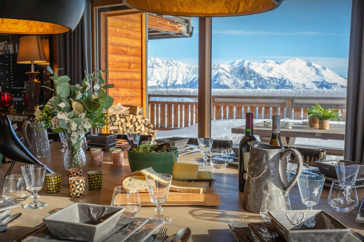 Chalet   Chalet pour 15 au pied des pistes, avec piscine et sauna - OVO Network