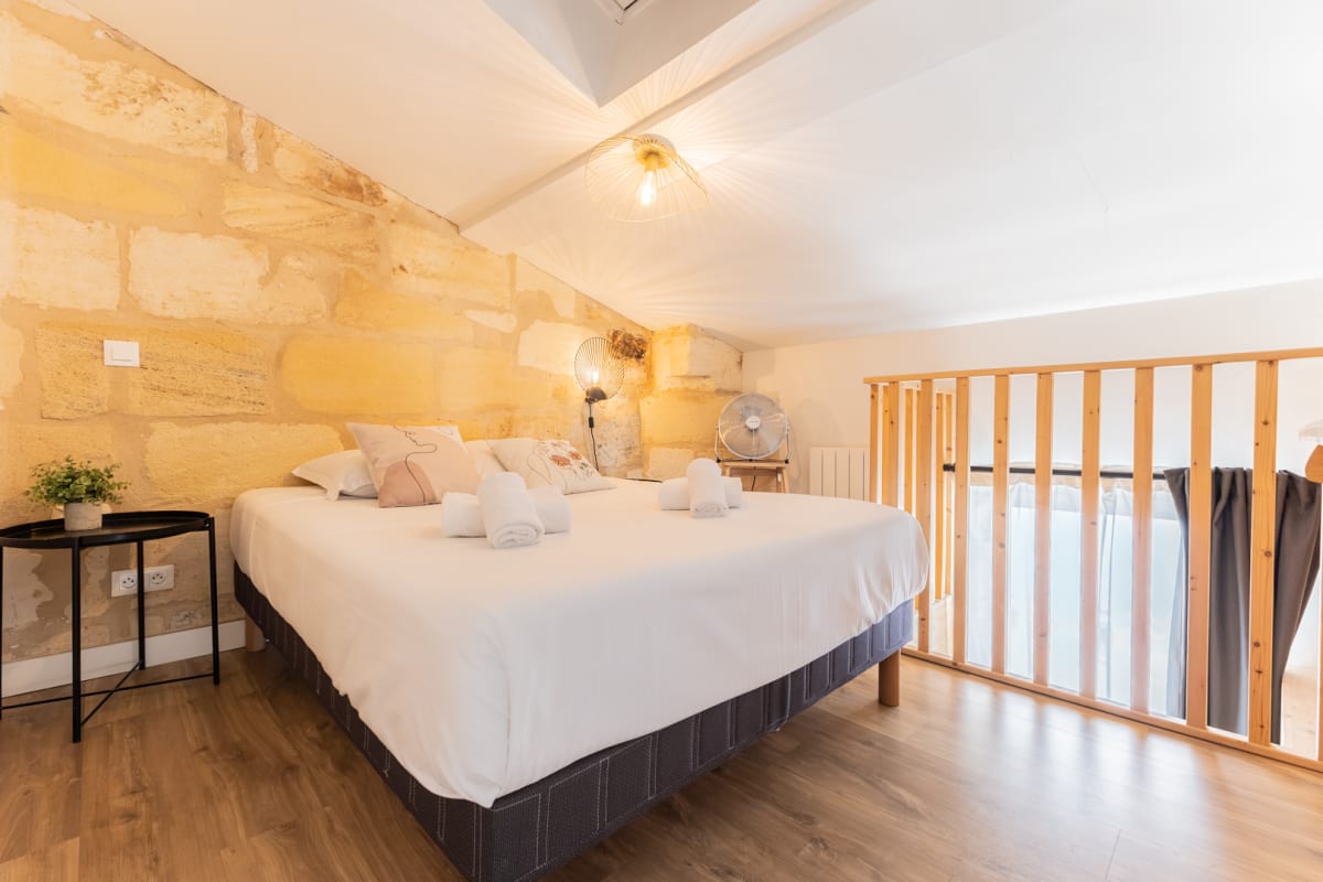  Appartement Duplex confortable dans la belle pierre placé au porte de la Gare St-Jean