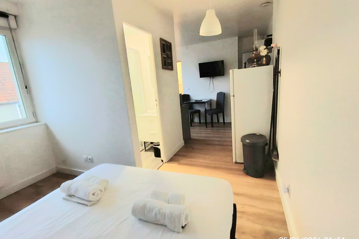 Appartement   Studio pratique proche mer, parking facile