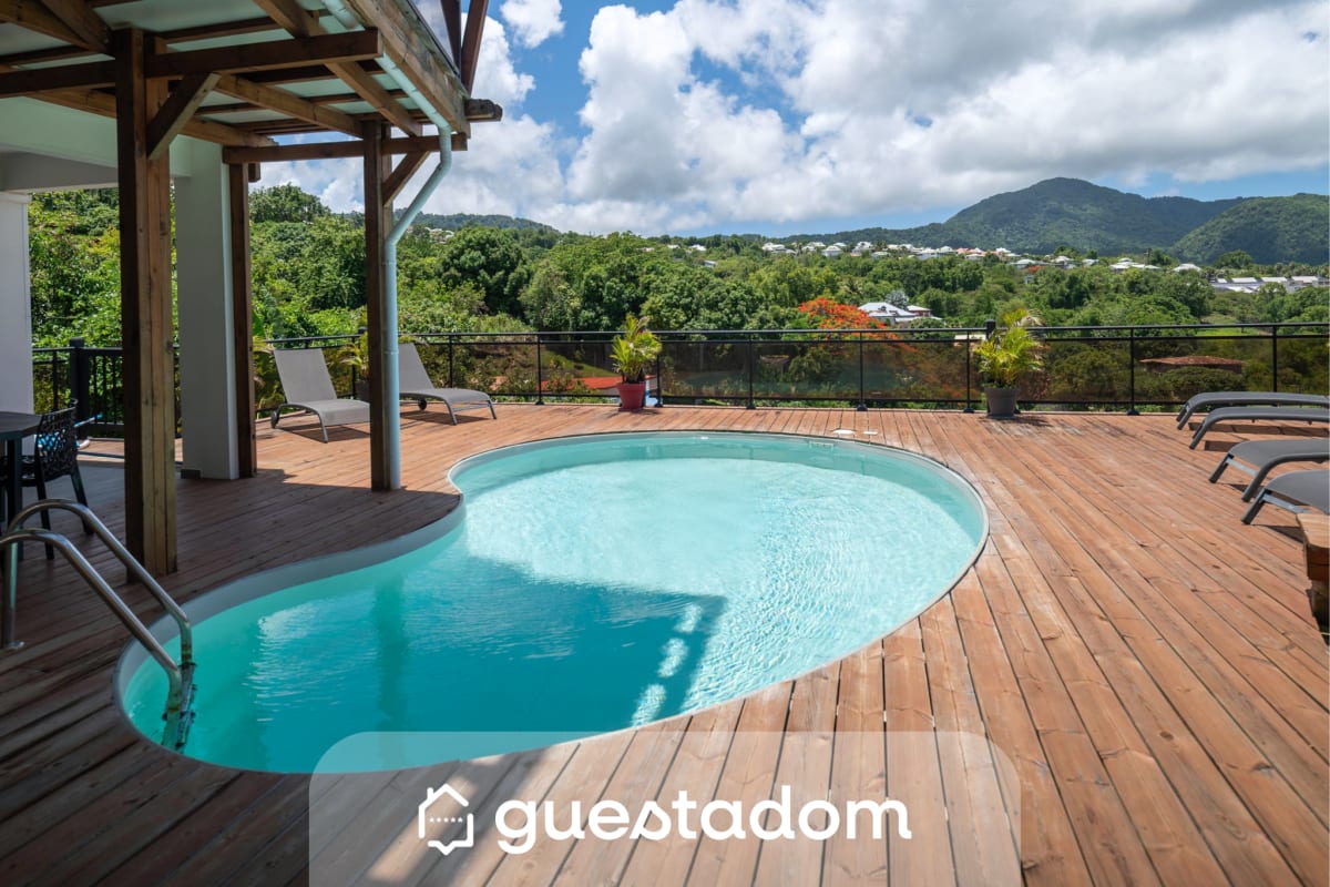 Saint-Phy - Piscine - Vue mer