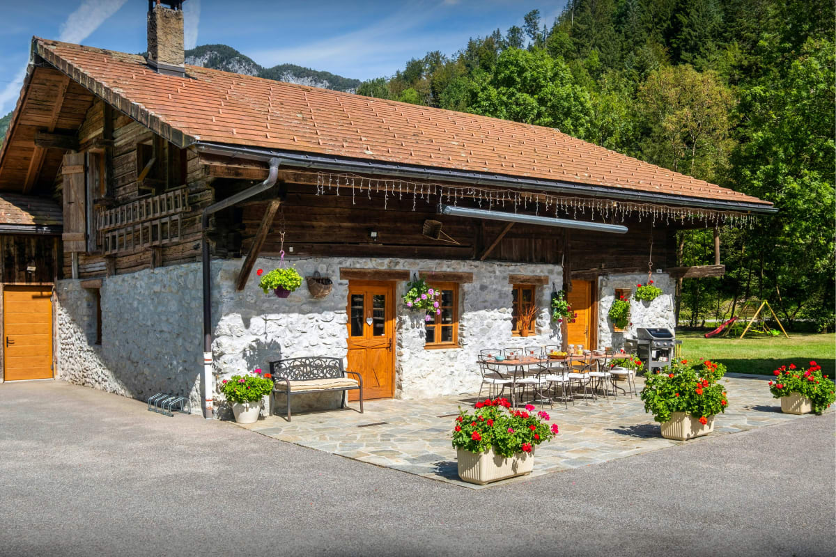 Ferme Authentique ferme en pierre avec étang et jardin - OVO Network 