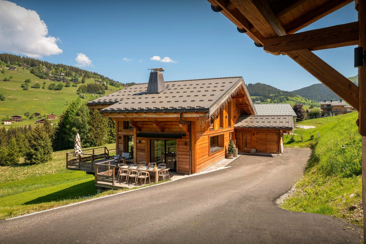  Chalet Luxueux chalet pour 11 avec piscine intérieure chauffée - OVO Network