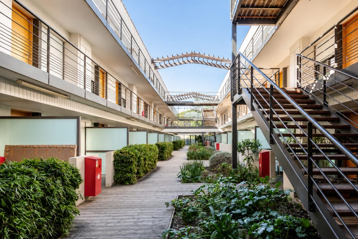 Appartement   L'oustaloun – Studio de charme avec piscine & parking