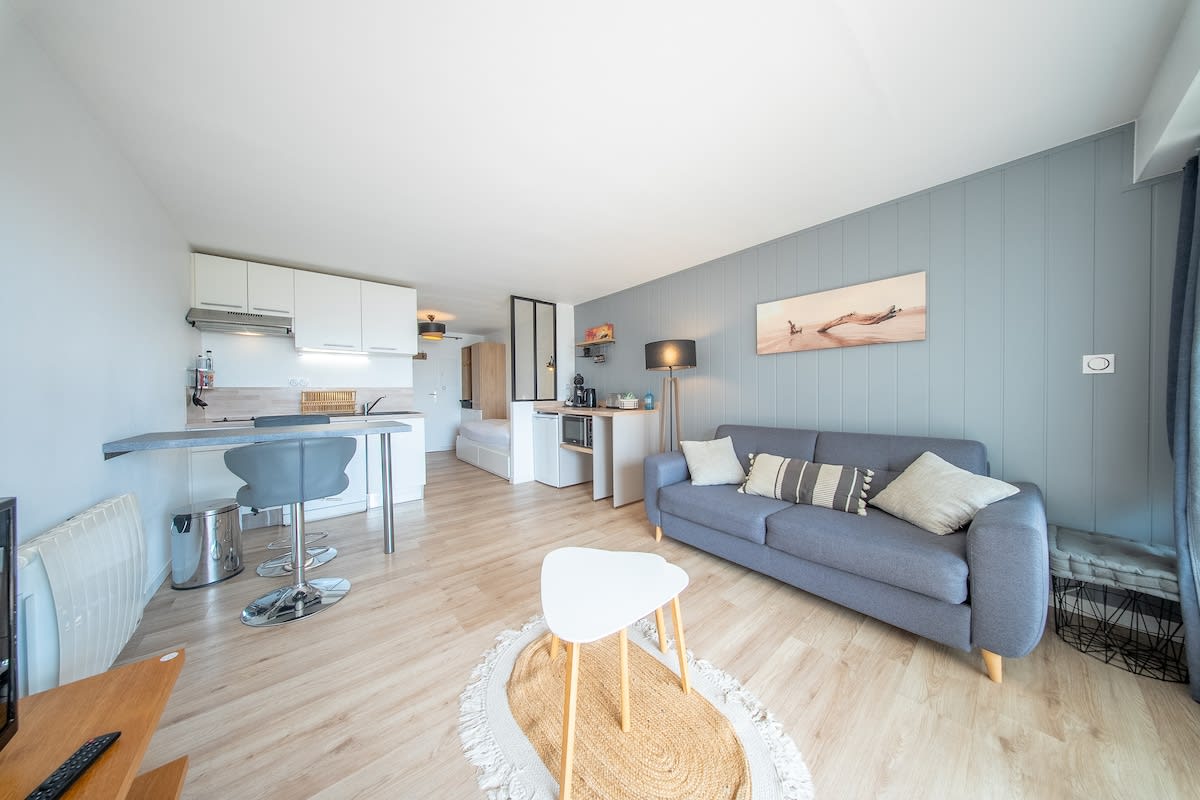  immobilier  Studio avec terrasse — La plage au bout de la rue