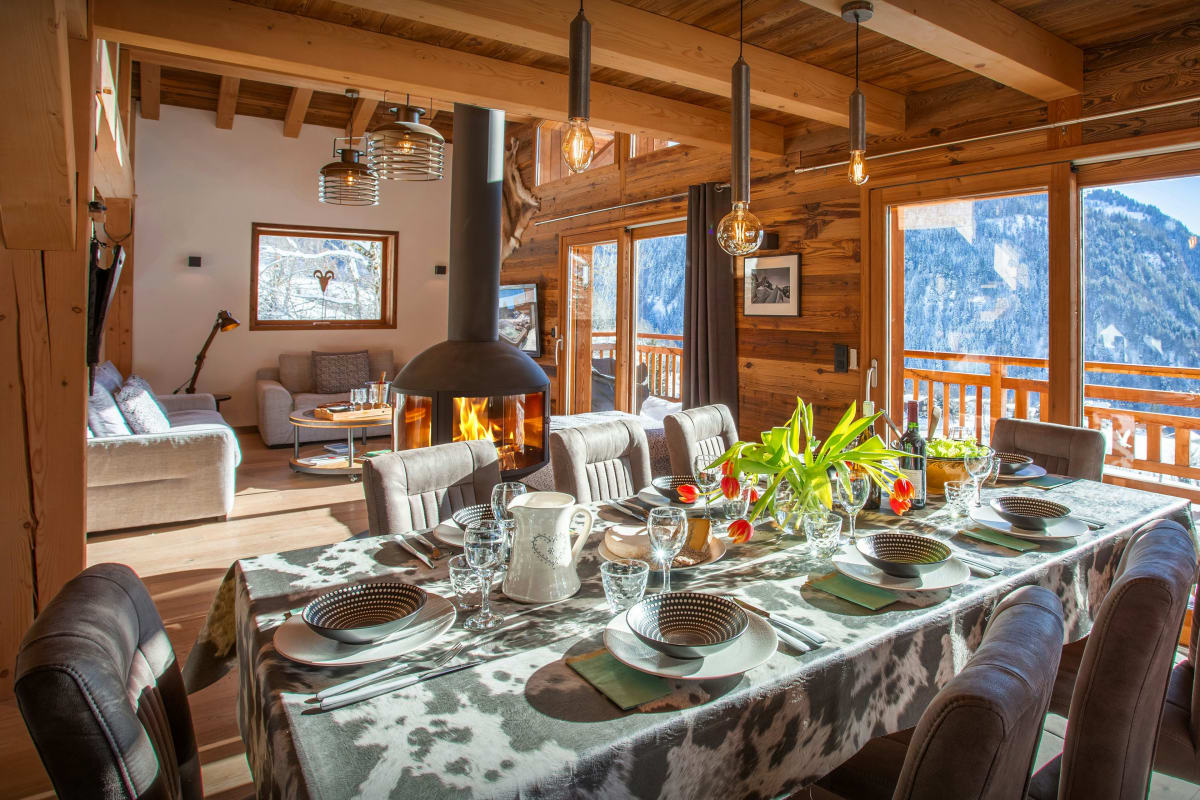 Immobilier Splendide chalet avec jacuzzi proche village et pistes - OVO Network  