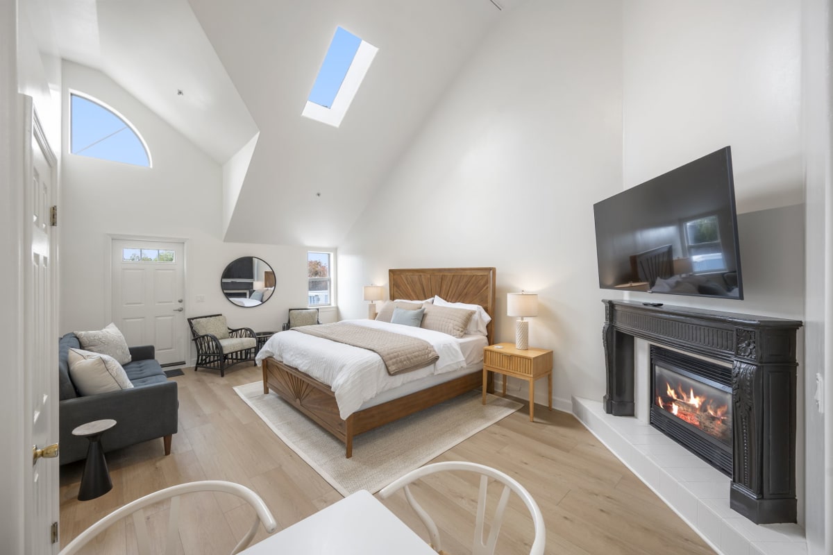 Coastal Escape And Spa Style Amenities - Airy Elegant Retreat - Half Moon Bay, CA