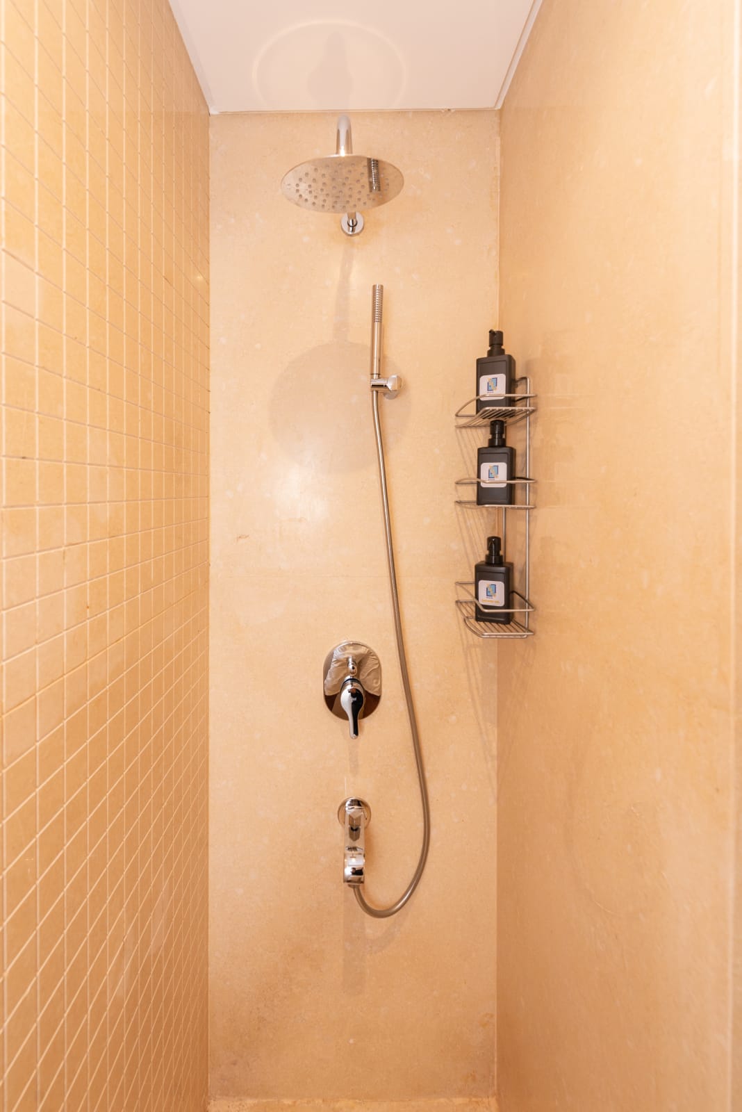 Luxe 3BDR w/ Private Rooftop Jacuzzi & Beach Access — Penthouse in Mangroovy Residence, El Gouna, Egypt — photo 31
