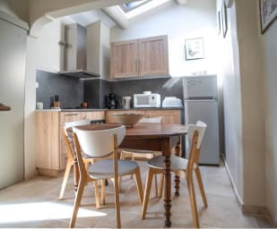Open plan kitchen and dinning area