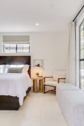 studio with king size bed