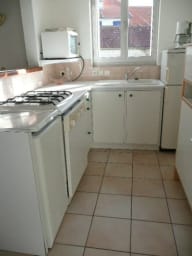 Cuisine :
lave vaiselle
Lave linge
Four
Micro onde
Plaque gaz
Grille...