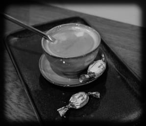 C'est l'heure du goûter...un café, un caramel peut-être?