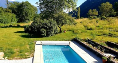 Piscine 4x8m avec 1m50 de fond.
volet automatique de sécurité.