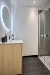 Salle de Bain avec douche