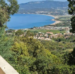 Vista mare dalla terrazza al piano inferiore della villa