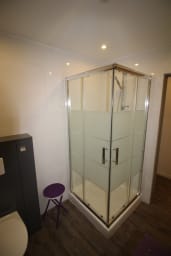 cabine de douche spacieuse
Large shower cabin