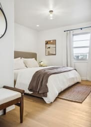 King-size bed, sleeps 2, smart TV