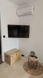 Lounge area with TV corner, coffee table