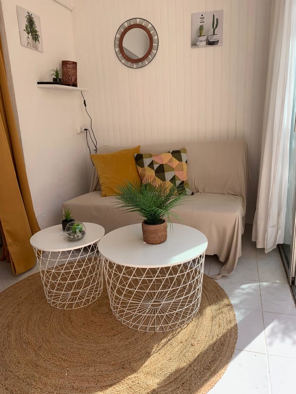 Appartement Studio très clair avec petite terrasse 