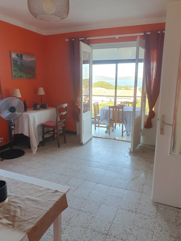 Appartement Cocon moderne avec jardin et belle vue sur la mer 