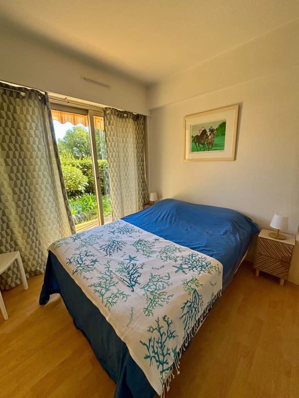 Appartement   Appartement charmant avec jardin à Antibes