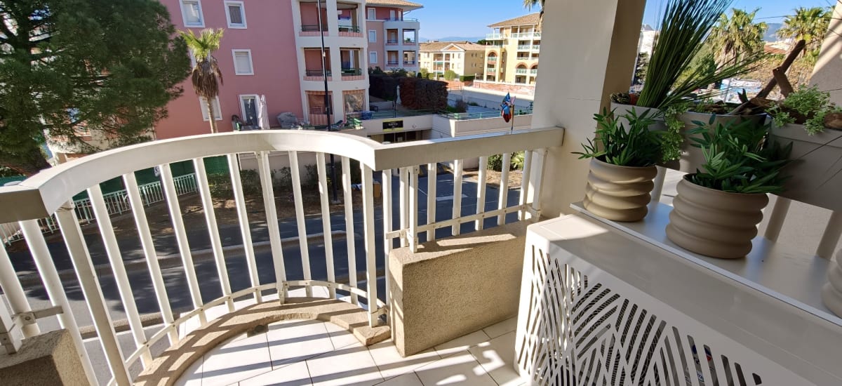 Appartement   Joli 2P avec balcon sur le port de Fréjus