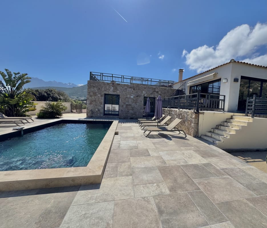 Villa casa Luna : piscine chauffée vue mer proche centre et plage de Calvi 