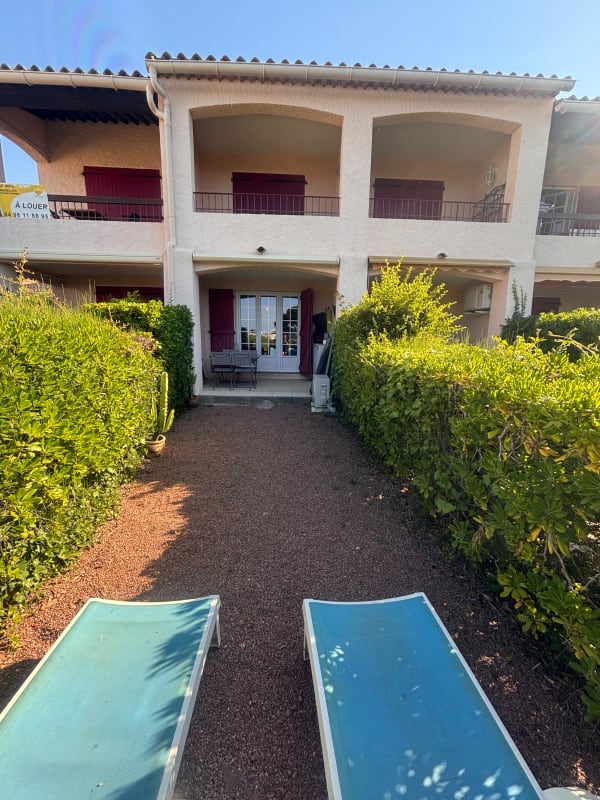 Appartement   Studio de jardin avec terrasse à 600 m du port
