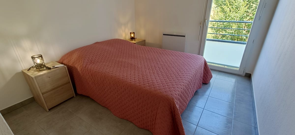 Appartement   Appartement refait à neuf avec piscine et terrasse