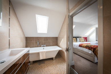 Bath tub