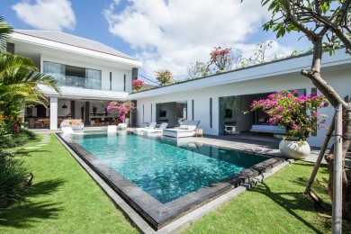 Villa Elisa | 4 bedroom luxury villa walk distance to beach Berawa Canggu