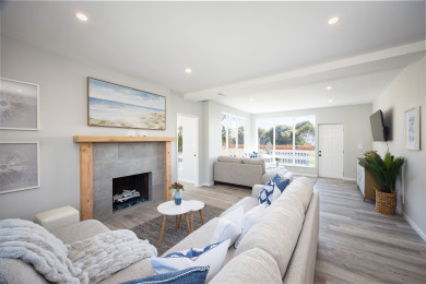Extra large living room area with 2 Queen sleeper sofas