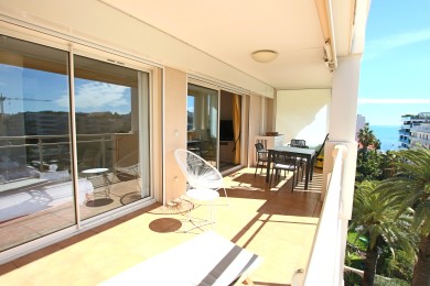 Large terrace equipped, dining arera and clear view