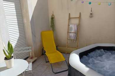 patio jacuzzi (en option moyennant un supplément)