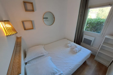 Chambre avec lit 140cm