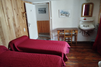 Chambre N° 7 Possibilité d'en reunir 2 3 lits 