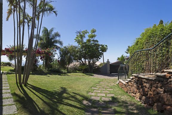 Vila Eucalipto, pool and sea view