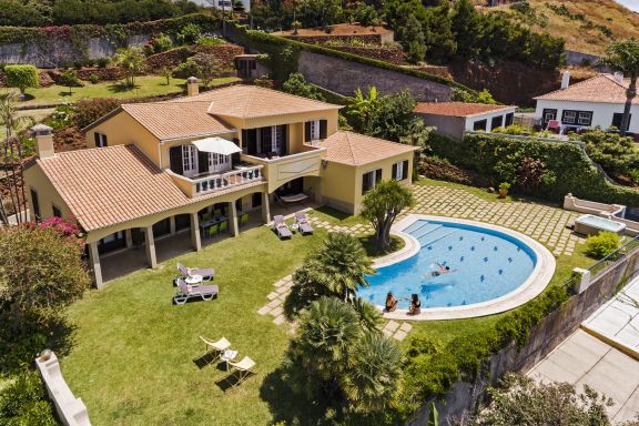 Vila Eucalipto, pool and sea view