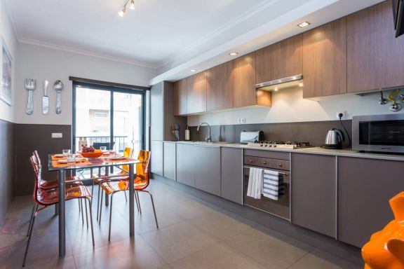 Lagos Marina Apartment mit Pool and Fitnesstudio