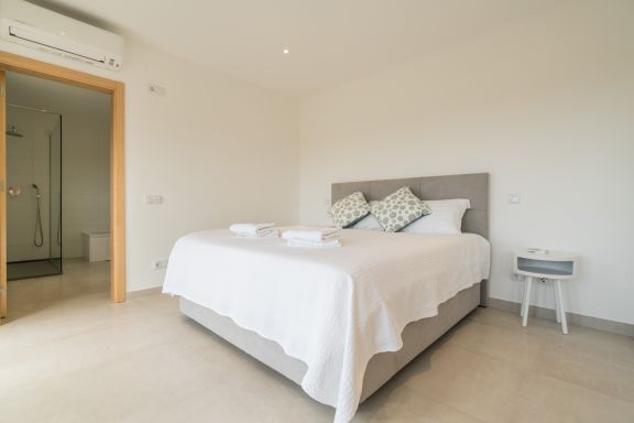Oceanview Luxury 4 bedroom villa ★ private pool ★ Close to Meia Praia  