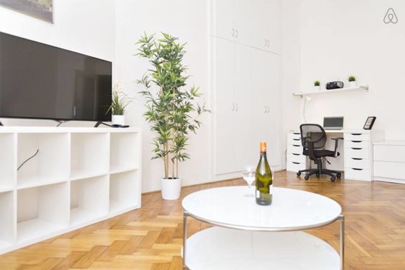 VINCENT- a 10 minute walk from Old Town Square