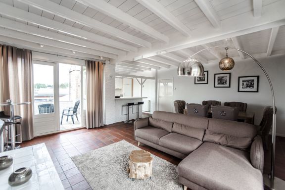 Zandvoort North Spacious 2 bedroom apartment with private, free parking