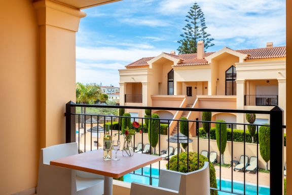 Baia da Luz - Poolview Loft Aparment