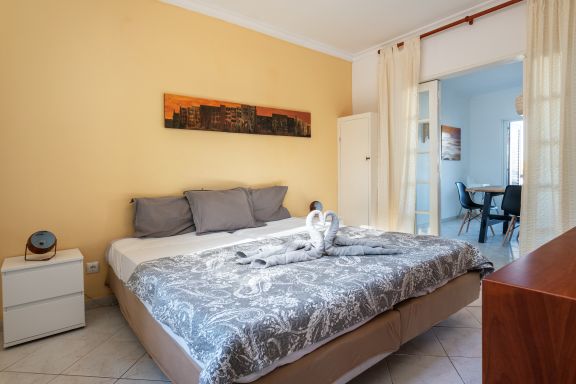 Sunny home for families or friends